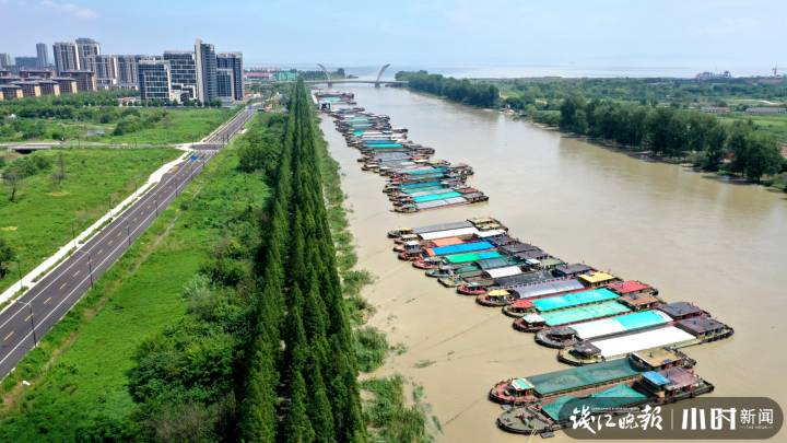 台风致渔船搁浅15名渔民命悬一线,台风致200余艘船只停留