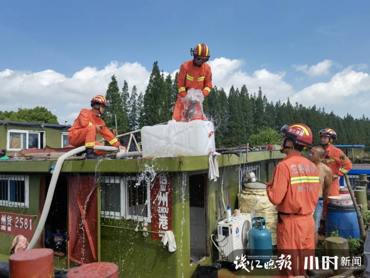 台风致渔船搁浅15名渔民命悬一线,台风致200余艘船只停留