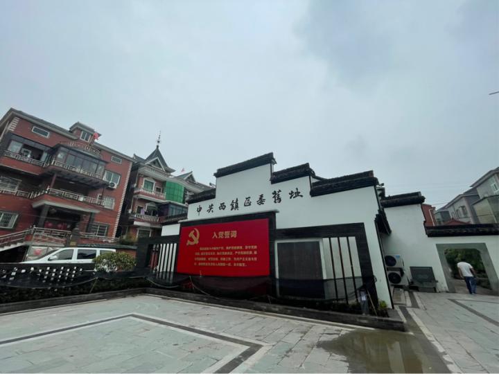 鍏卞瘜璺笂濂嬪姏濂旇窇,鍏卞瘜璺笂