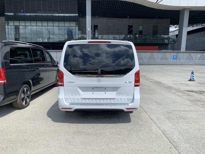 2021款奔驰V级正式上市售47.88-64.68万元