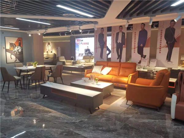 15年创业逆旅，农村小伙把芝华仕开进南通第一县