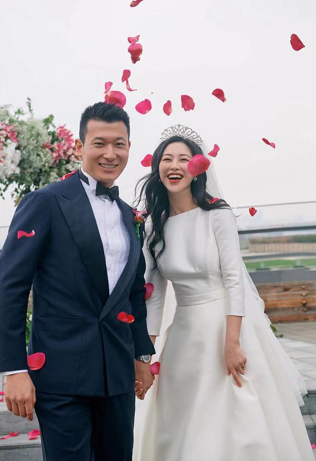 中国第一漂亮美人朱珠,朱珠晒女儿出生照