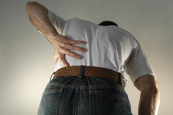 腰一阵一阵的疼是新冠病毒症状吗,右后背腰上面一阵阵刺痛