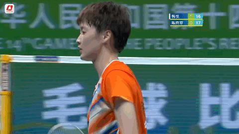 陈雨菲全运会比赛中脚被割伤,陈雨菲穿李宁鞋比赛脚被割伤