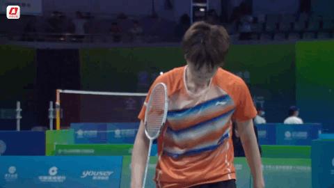 陈雨菲全运会比赛中脚被割伤,陈雨菲穿李宁鞋比赛脚被割伤