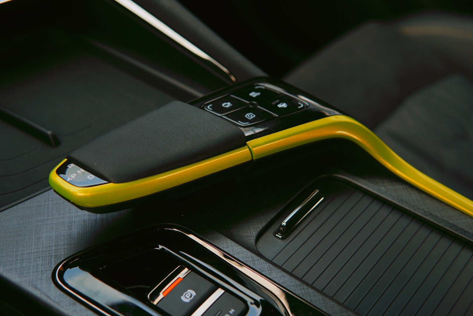 试驾2022款UNI-T把SUV开上赛道是种什么体验？