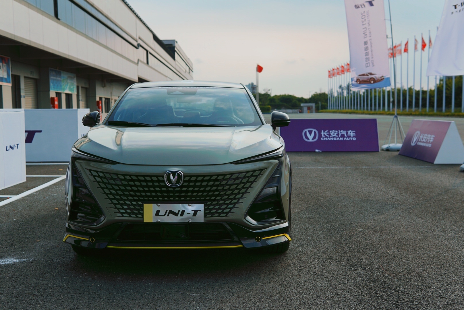 试驾2022款UNI-T把SUV开上赛道是种什么体验？