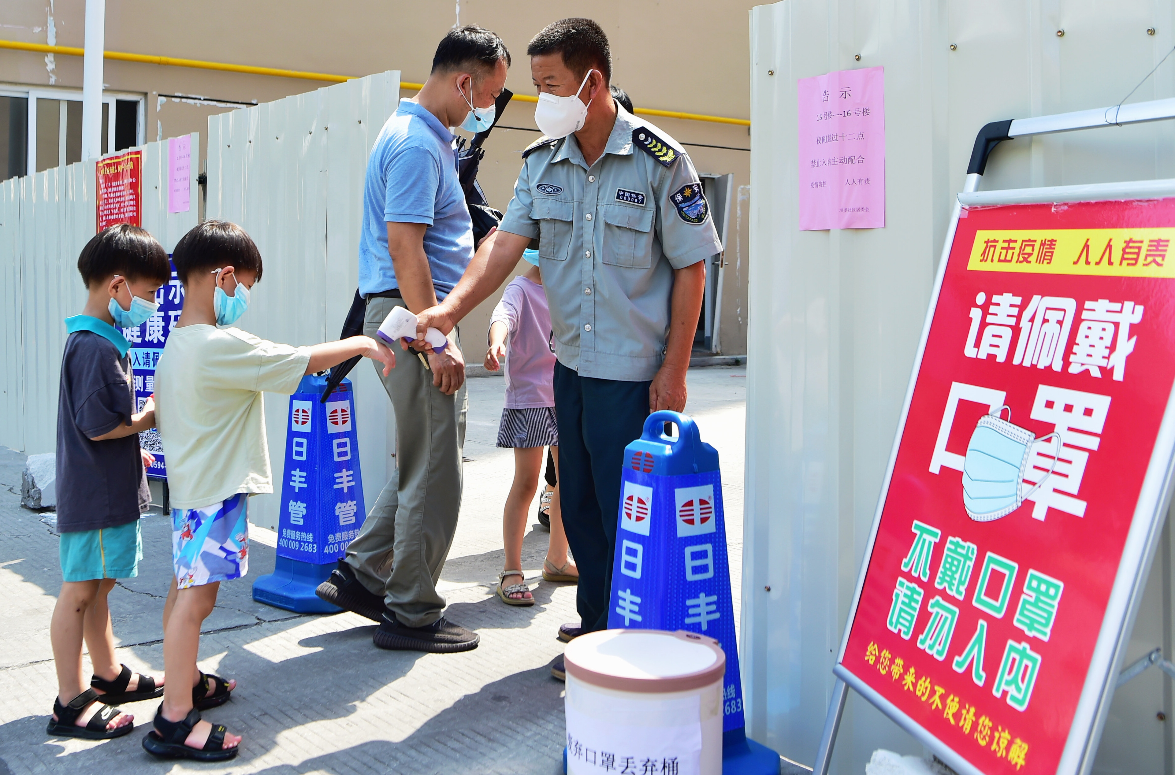看望慰问一线防疫工作人员,防疫一线最可爱的人