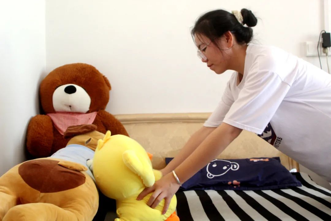 亲人相继离开，坚强的桂林姑娘独自踏上求学路