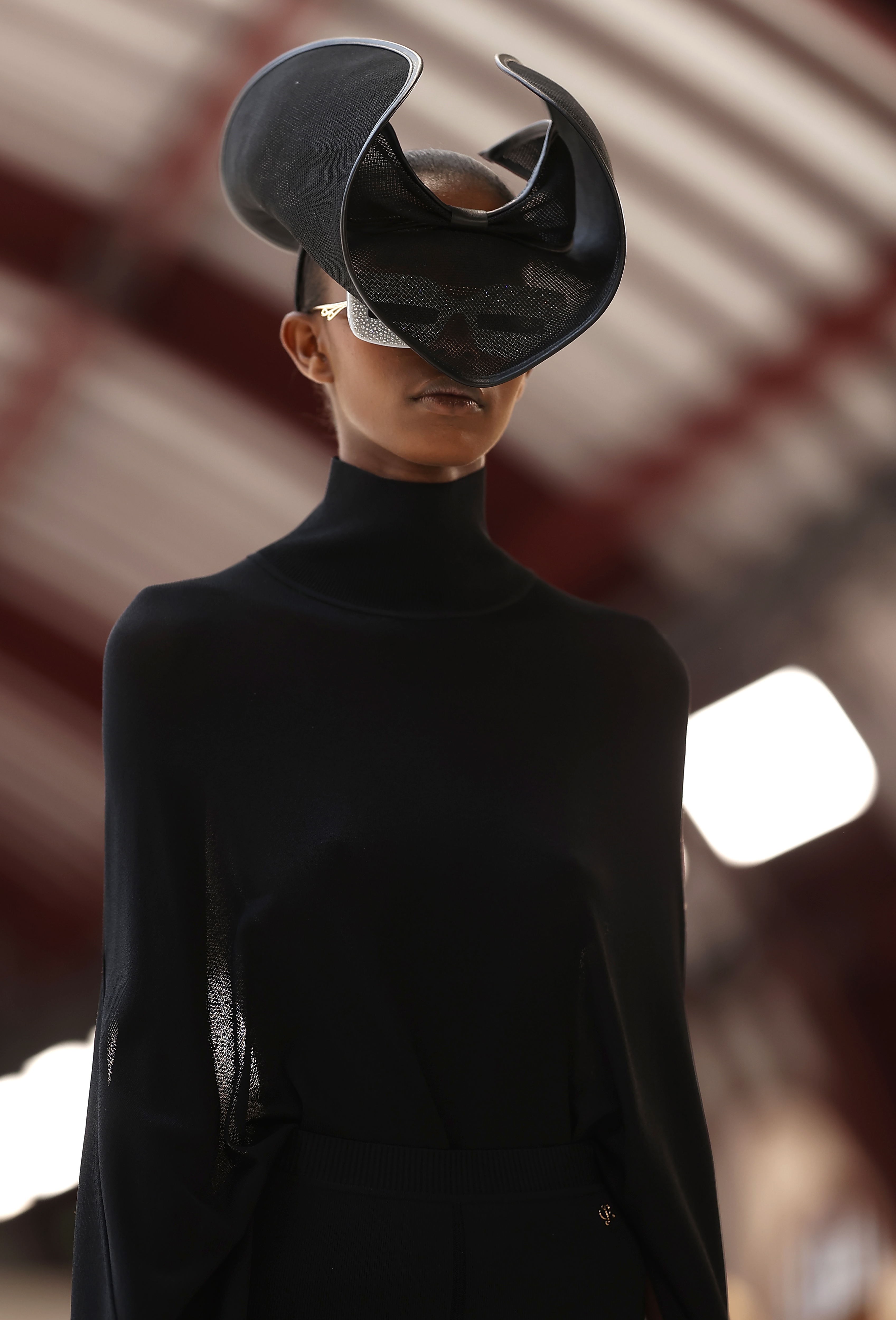 巴黎时装周罗意威场地,吴磊罗意威巴黎看秀