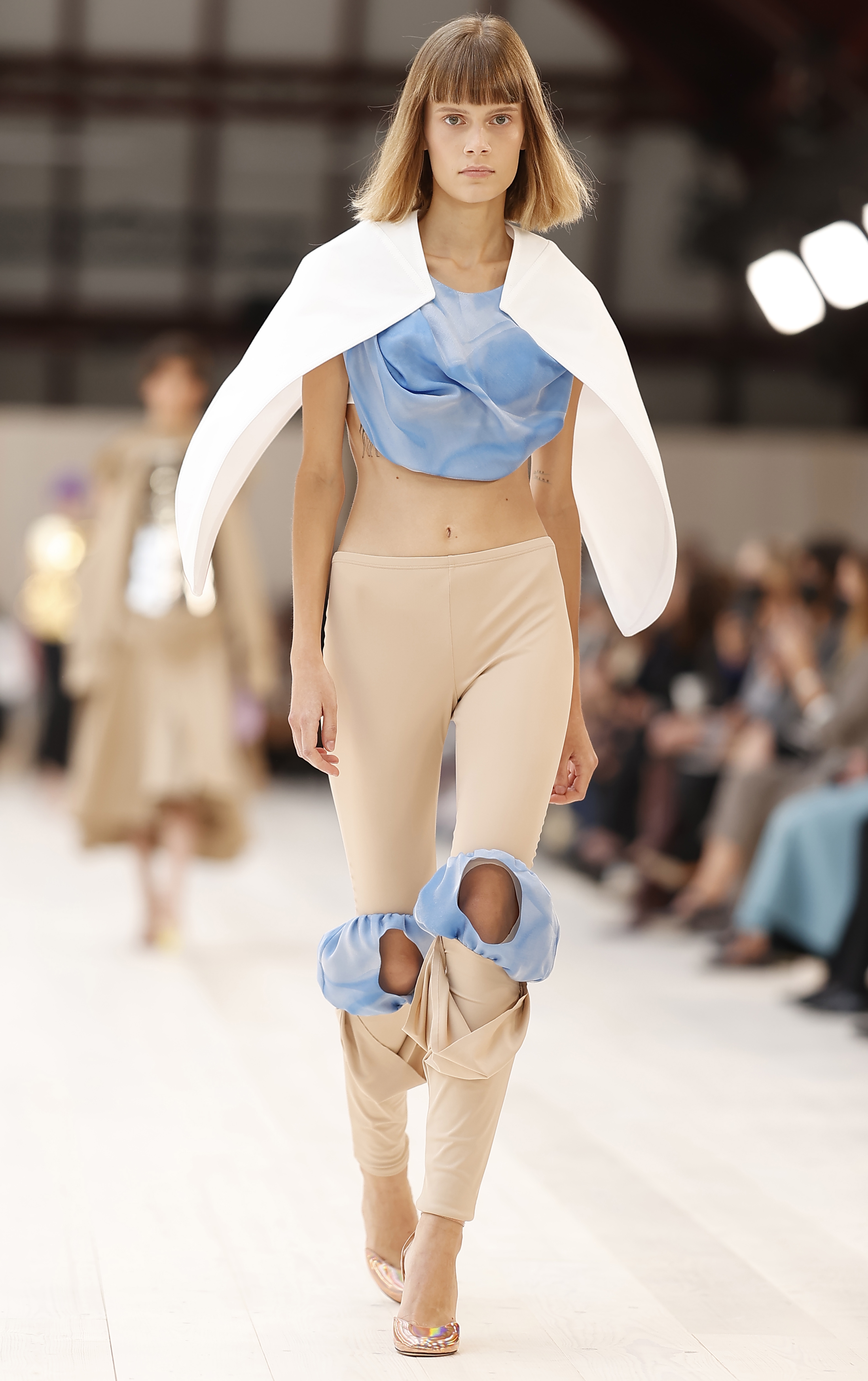 巴黎时装周罗意威场地,吴磊罗意威巴黎看秀