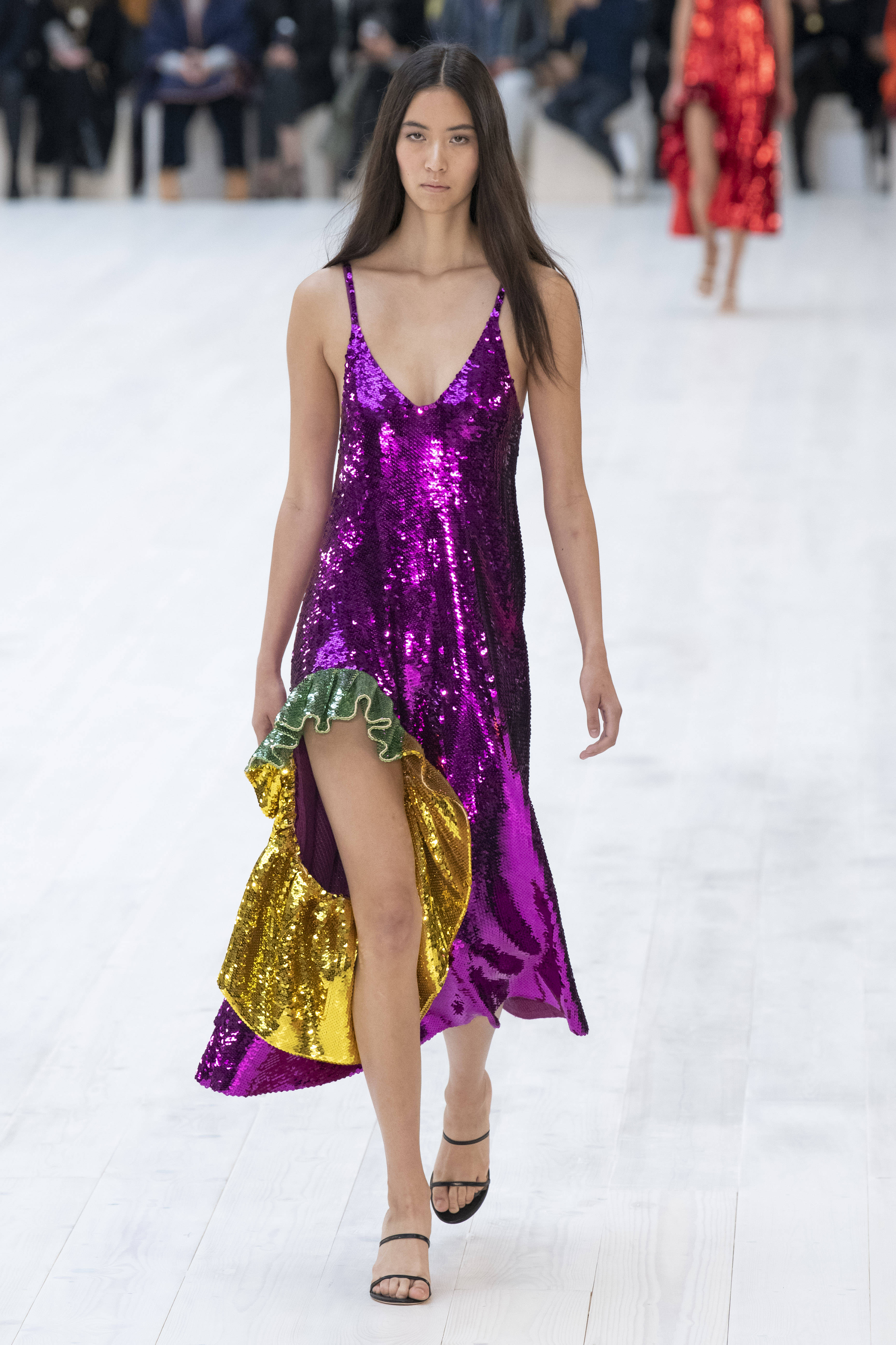 巴黎时装周罗意威场地,吴磊罗意威巴黎看秀