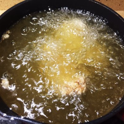 炸鸡全翅怎么做外酥里嫩,炸鸡大腿怎么做外酥里嫩