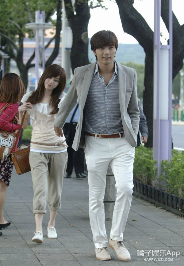 爱上查美乐韩以烈现状,爱上查美乐以烈美乐相差几岁