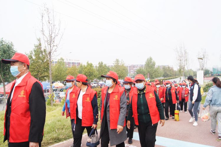 珍“膝”健康关爱老人淄博华庚医院举行重阳节护膝健步走活动