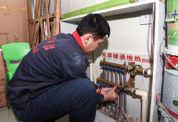 暖气不热放气关出水阀还是进水阀,暖气不热应该怎样清理