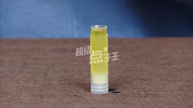 使用润唇膏容易使唇炎加重,润唇膏涂嘴唇好不好