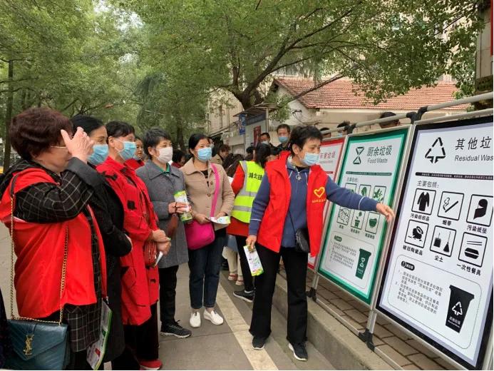 志愿行动点滴奉献汇聚磅礴之力,爱心传递志愿者在行动