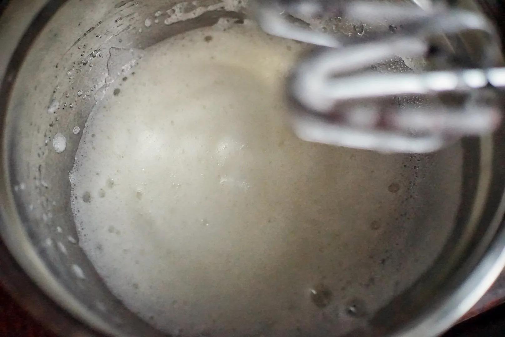 蛋白液可以打发吗,蛋白加糖打发可以直接吃吗