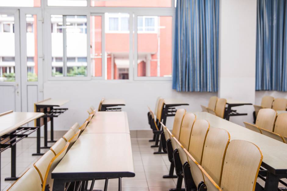 不平等的“贵子”：基于网络民族志的“小镇做题家”就读体验研究