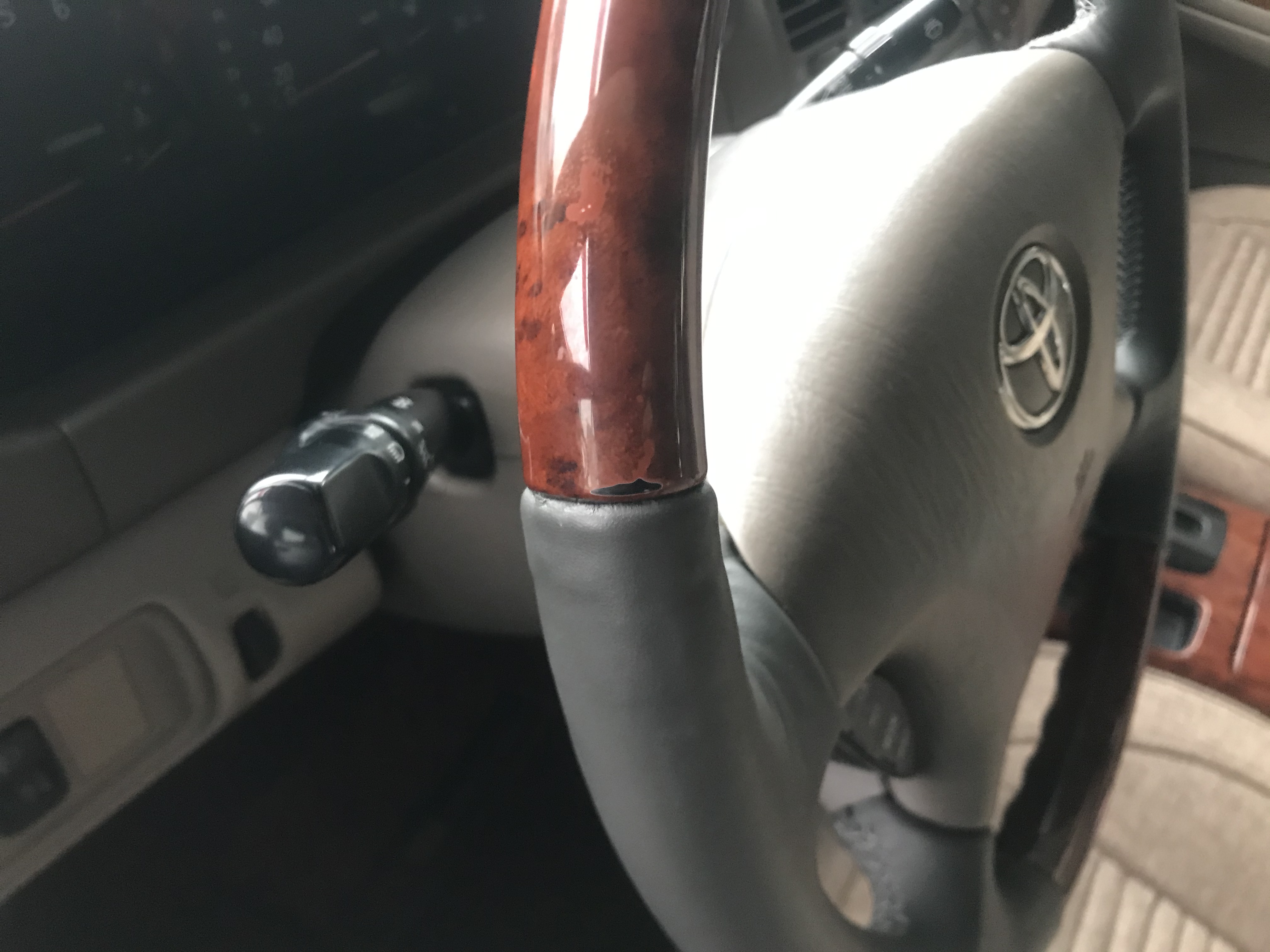 花两万块钱买一辆03年的奔驰s600,花两万块钱买个丰田锐志