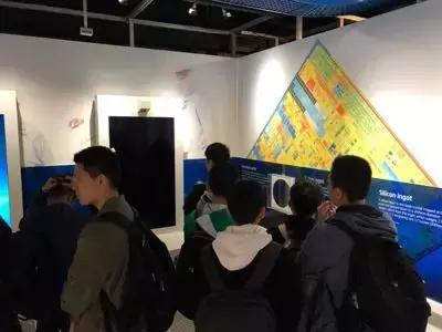 这帮人要组织去斯坦福大学玩机器人，就是价格小贵，心痛