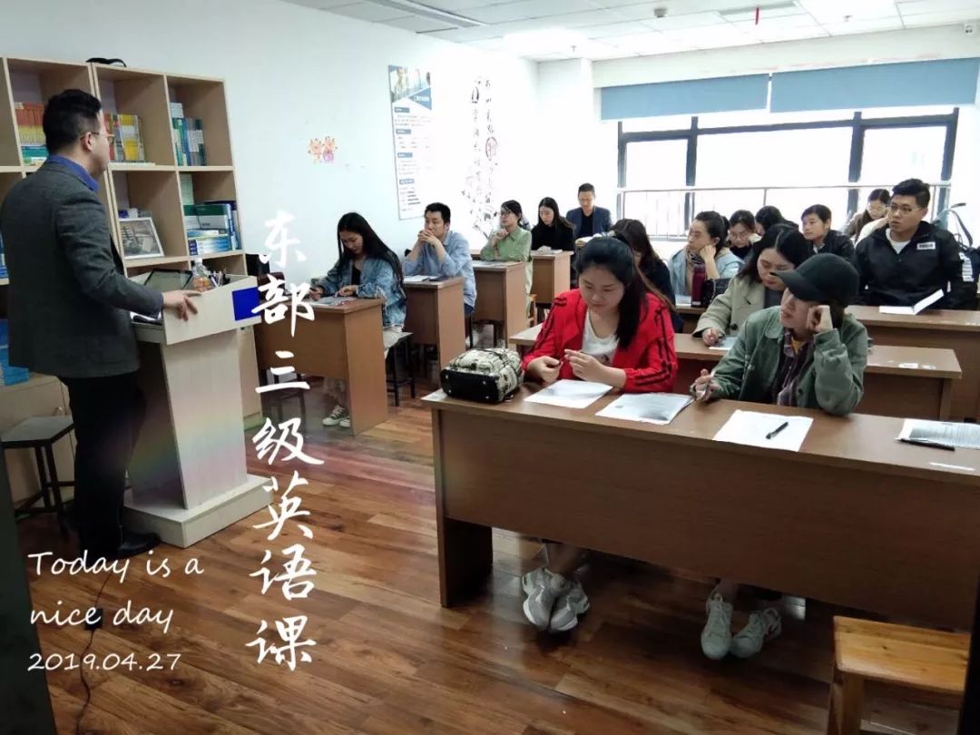 会计大专读完再读本科，来，我给你讲讲她的故事