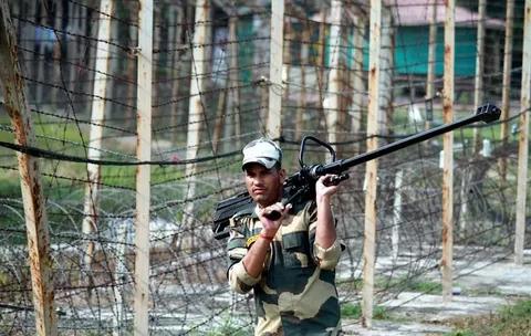 南非20mm口径狙击步枪,南非r3突击步枪