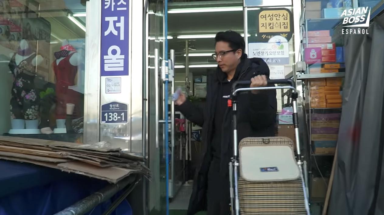 82岁老妇住地下室五年，家中垃圾堆成山，3天时间变幸福安乐窝