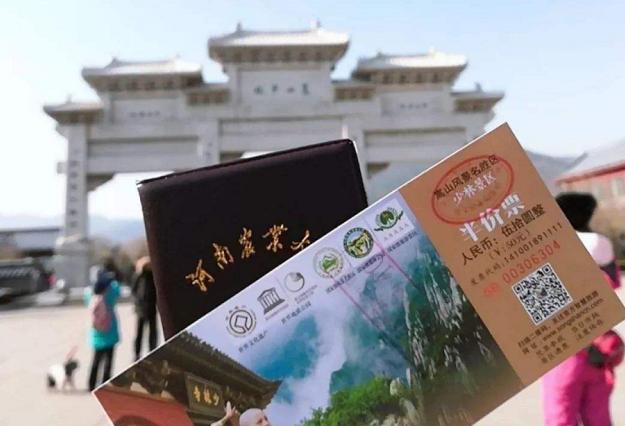 大一新生国庆假期回家没法买“半价票”，抓紧办学生证，好处多多