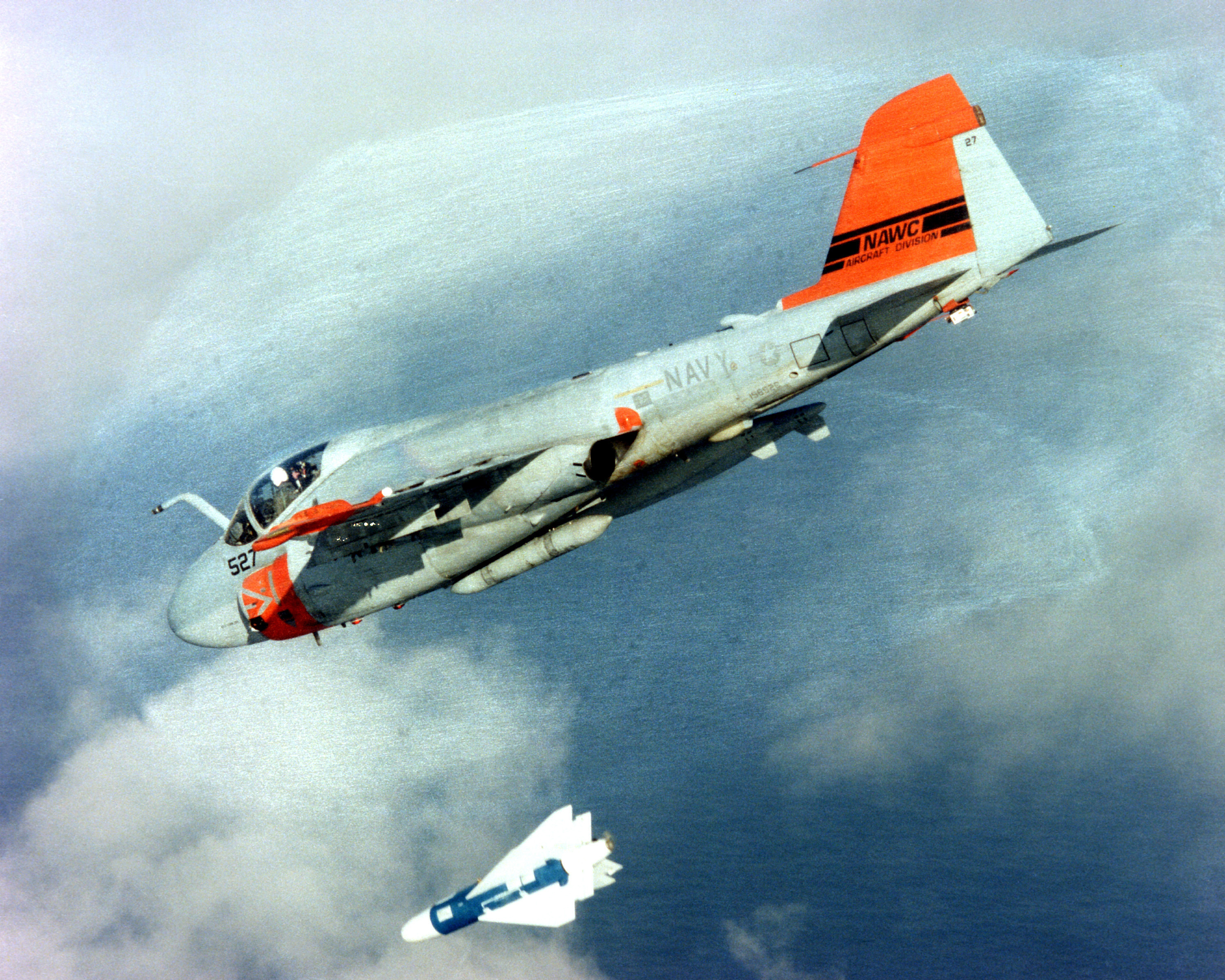 美国海军舰载航空兵第一种全天候攻击机——A-6“入侵者”攻击机