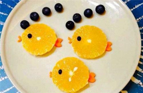 家庭待客简单水果摆盘,水果上桌的摆法