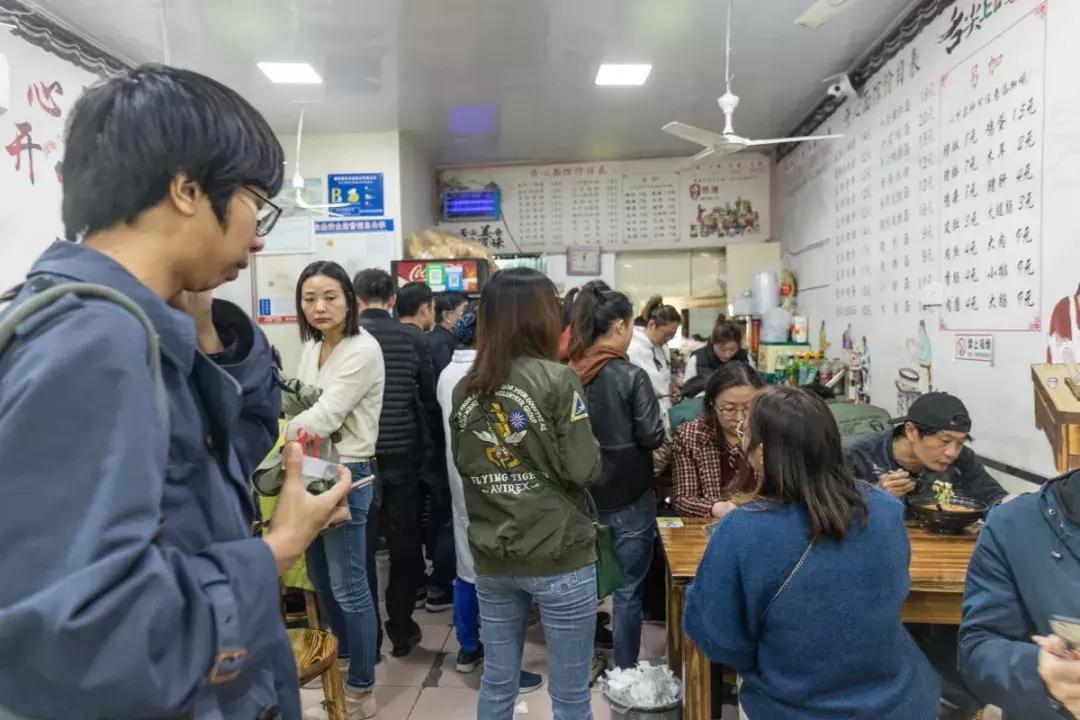 南京板仓街美食龙虾,南京板仓街面馆