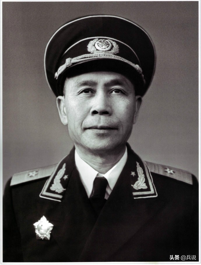 解放南京著名油画，穿白旗袍的美丽女子是谁？女特工终于亮相