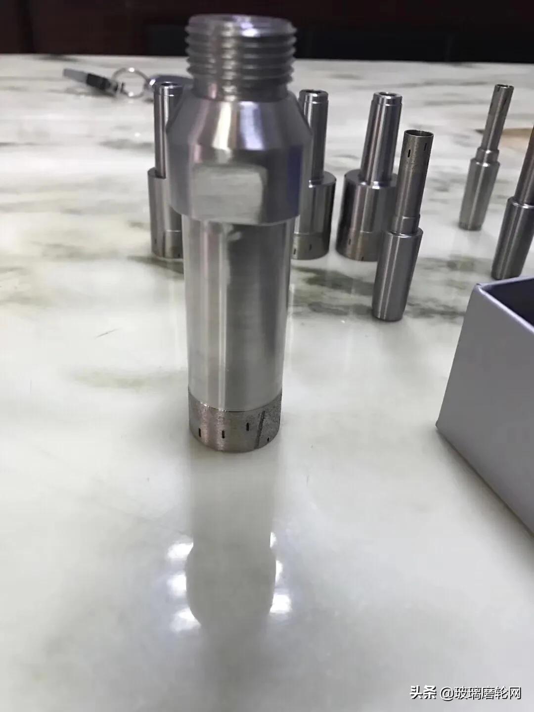 钻孔机和打桩机的区别,钻孔机和挖掘机