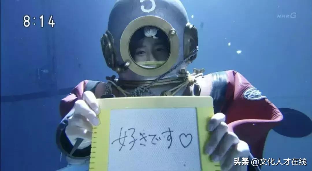 遛狗师年薪30万？剥虾师、收纳师……现在年轻人赚钱门路太野