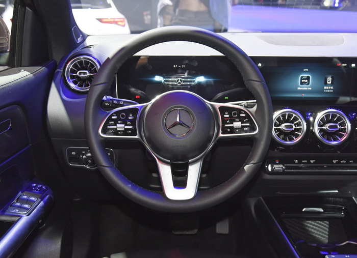 奔驰glasuv落地多少钱,奔驰gla200值得买吗