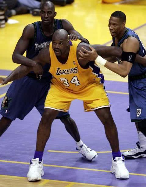 NBA十大拥有“巨臀”的球星：保罗上榜，巴克利从3分线背打到