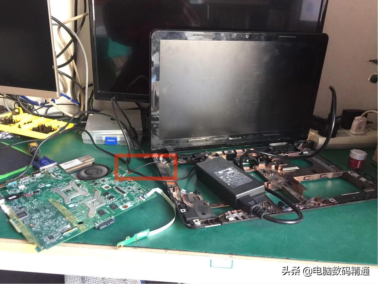 电脑显示有花屏是显卡坏了吗,电脑出现花屏显示器有原因吗