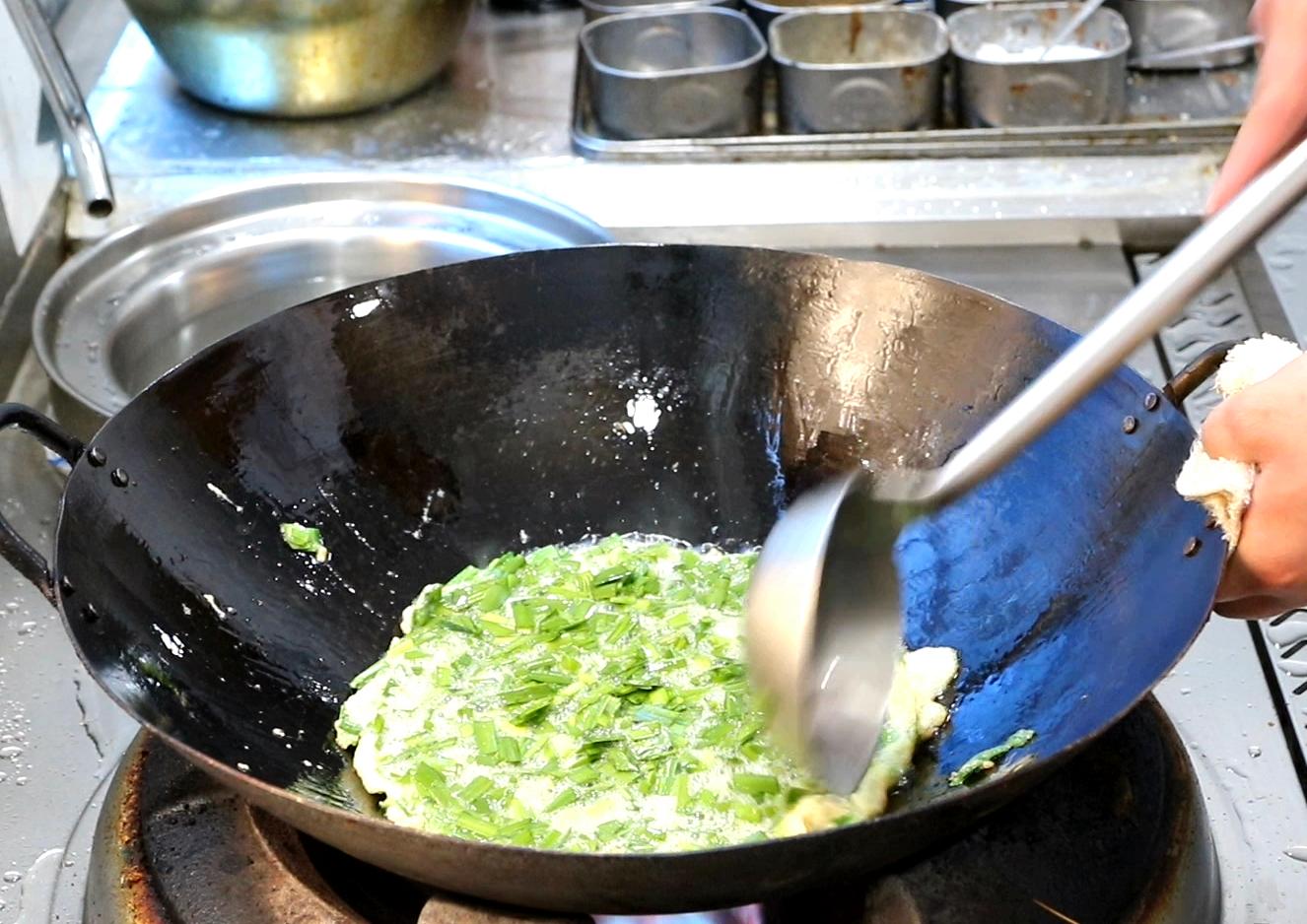 韭菜炒鸡蛋的做法视频教程,韭菜炒鸡蛋的做法家常窍门