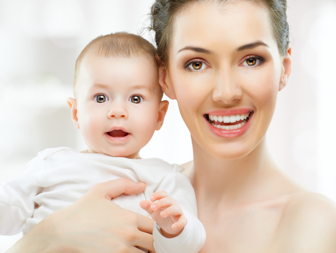 哪些原因会导致婴儿脊椎变形,怎样判断宝宝颈椎发育是否正常