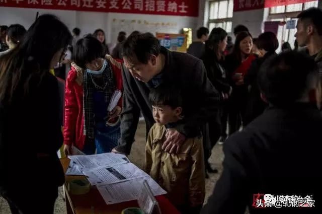 唐山钢厂停产下岗，有人月入8万，有人借钱生活