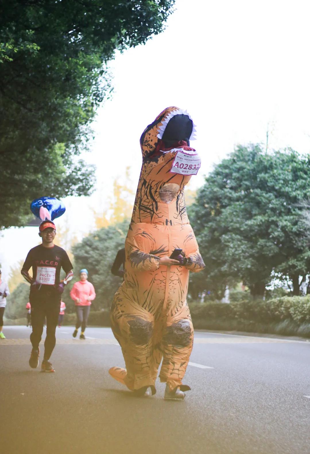 人生第二个半马，和美力粉红军团奔跑在钱塘江边