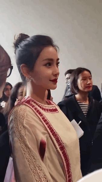 好妈妈人设？baby赶早机回国，透露“要送孩子上学”被吐槽假