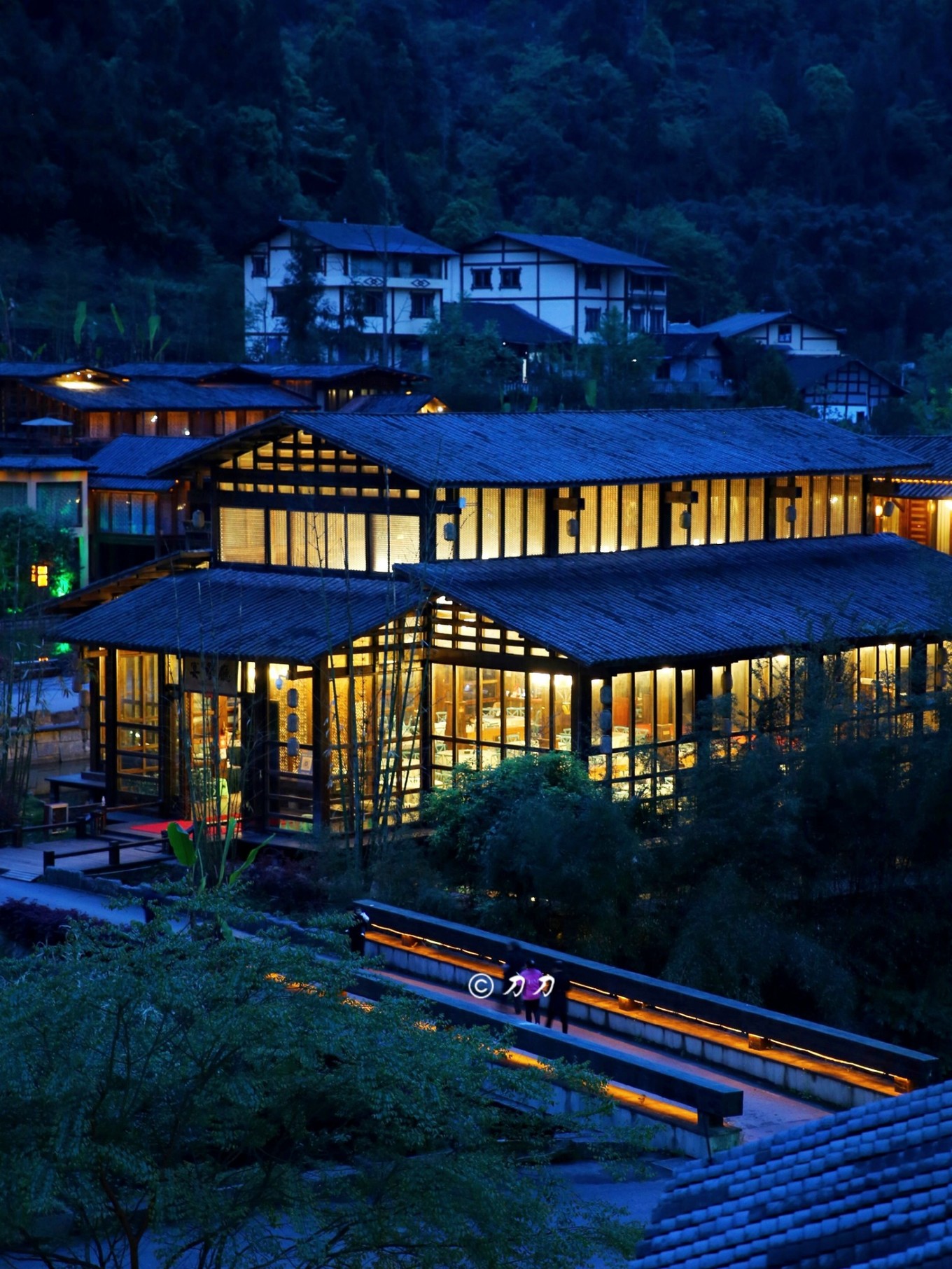 绳降是一种体验式的旅行，一种冒险