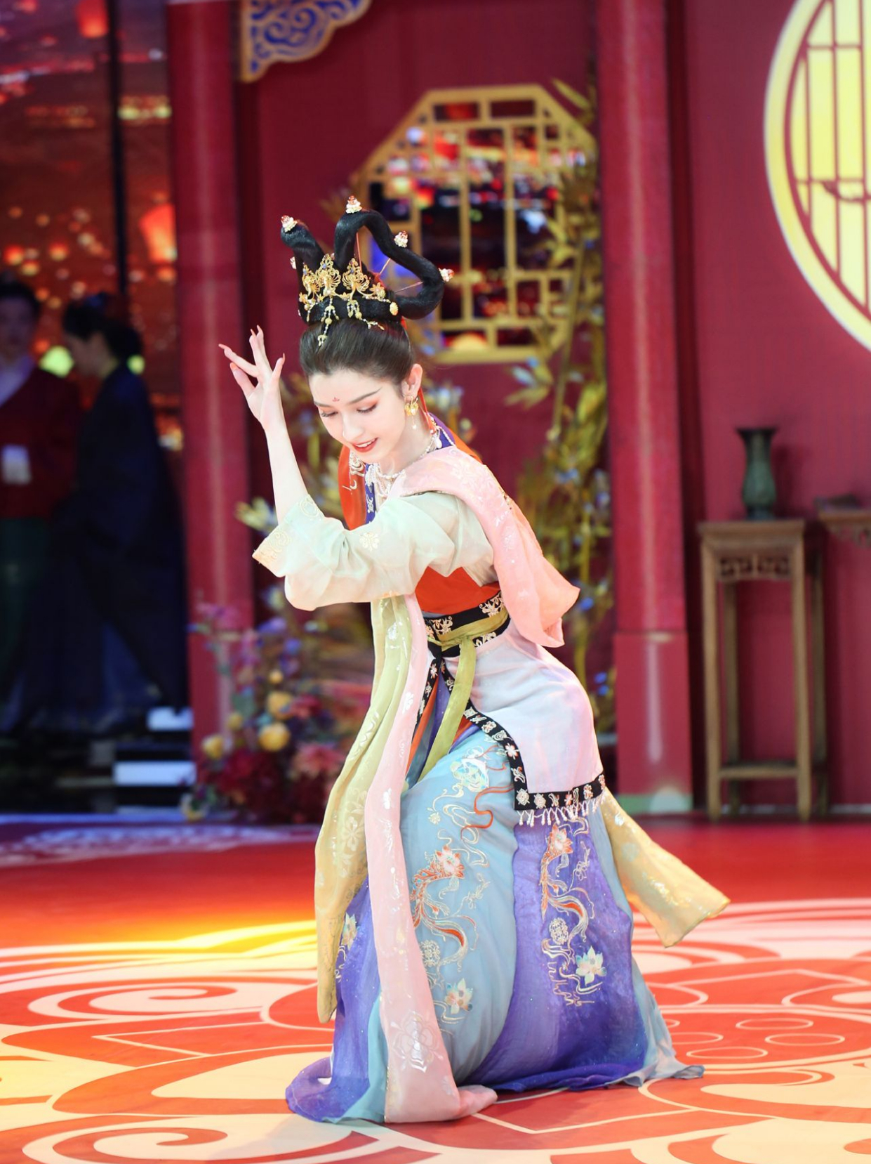 哈尼克孜是“敦煌仙子”吧！汉服扮相太惊艳，一颦一笑让人陶醉