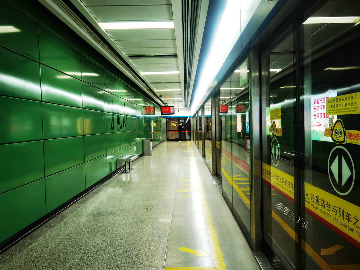 实拍广州6个地铁站，在“就地过年”的倡议下，坐车的寥寥无几？