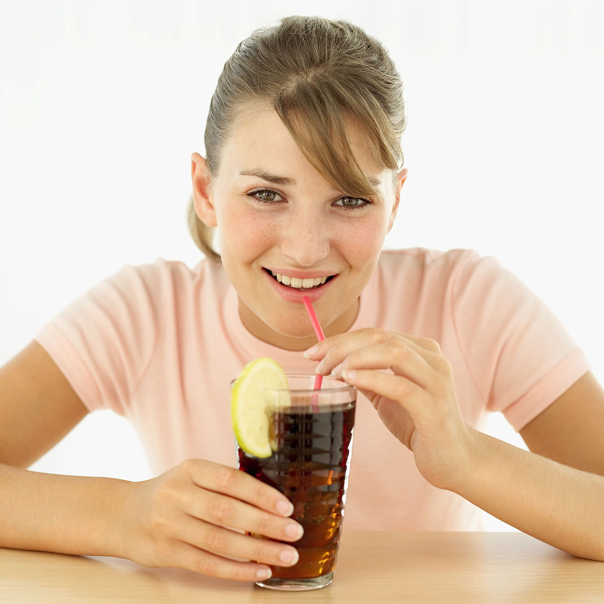 女儿喝可乐上瘾，宝爸教科书般的做法，设计帮忙“戒瘾”