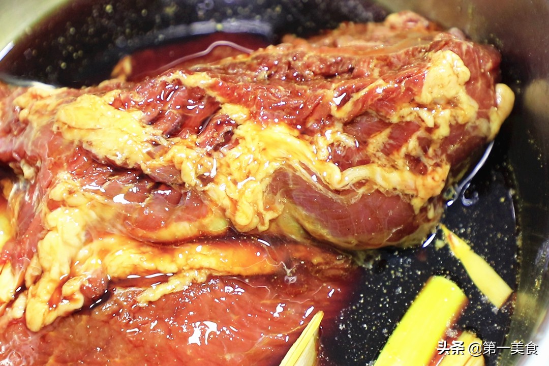 卤牛肉，记住“1腌2泡”牛肉不老不碎有嚼头，方法简单一学就会