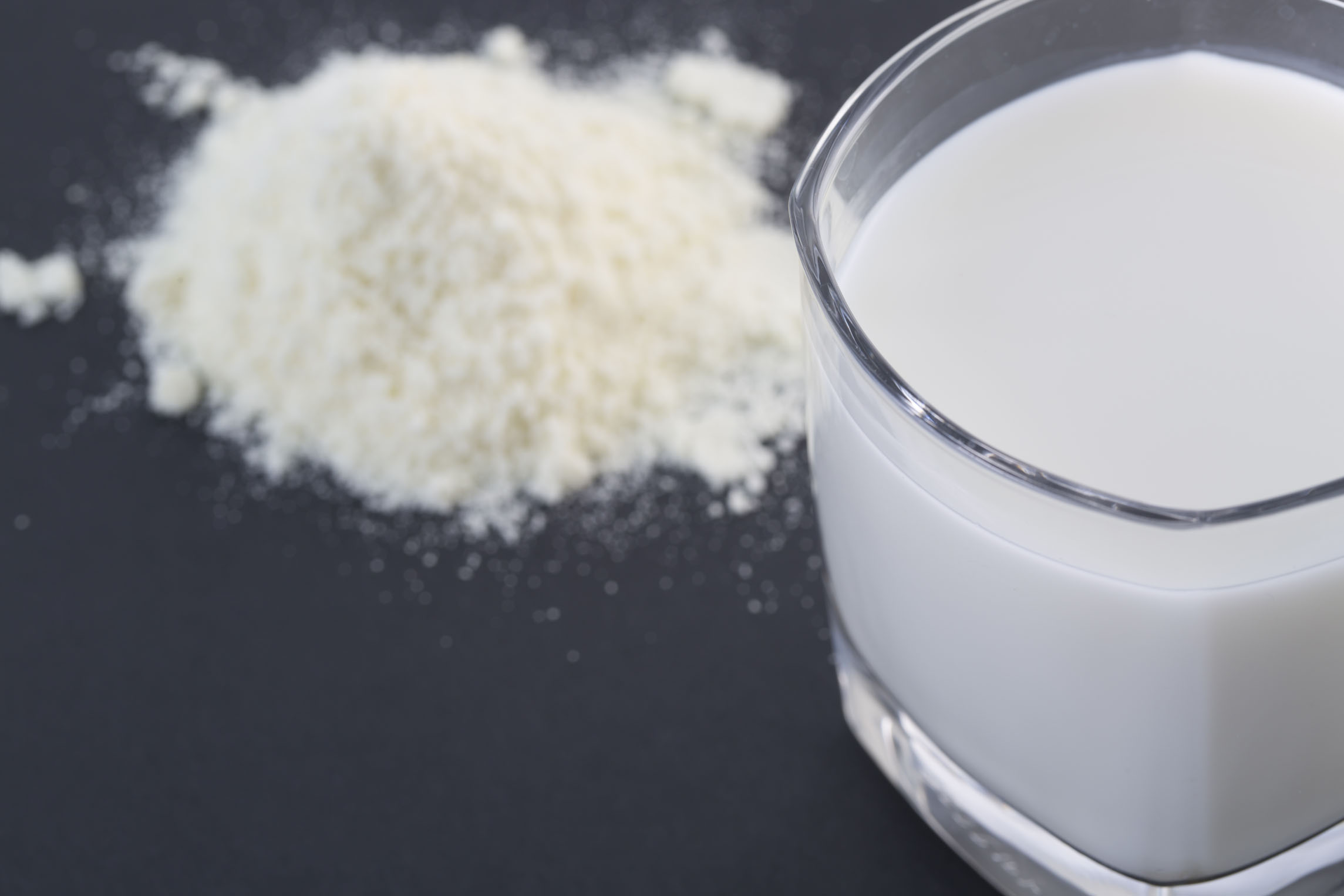 蓝胖子奶粉盖子和底部真假的区别,怎么辨别珍护奶粉真假最简单方法